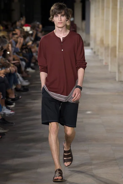 Look 17